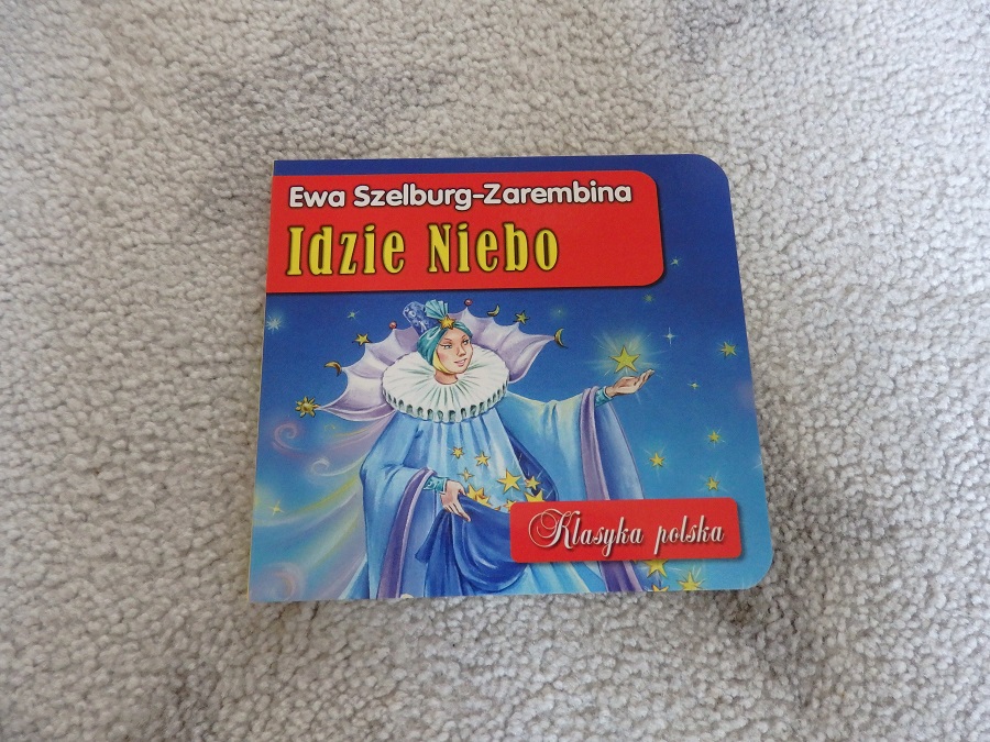 Idzie Niebo ciemną nocą